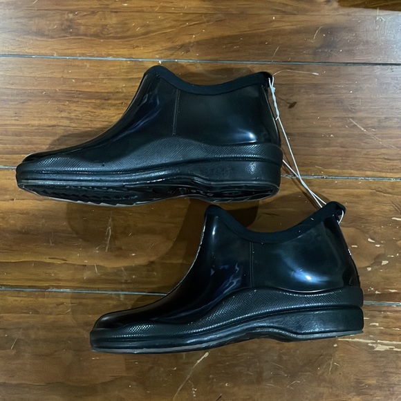 Capelli of New York black rubber ankle boots (sz 8) - Picture 2 of 15